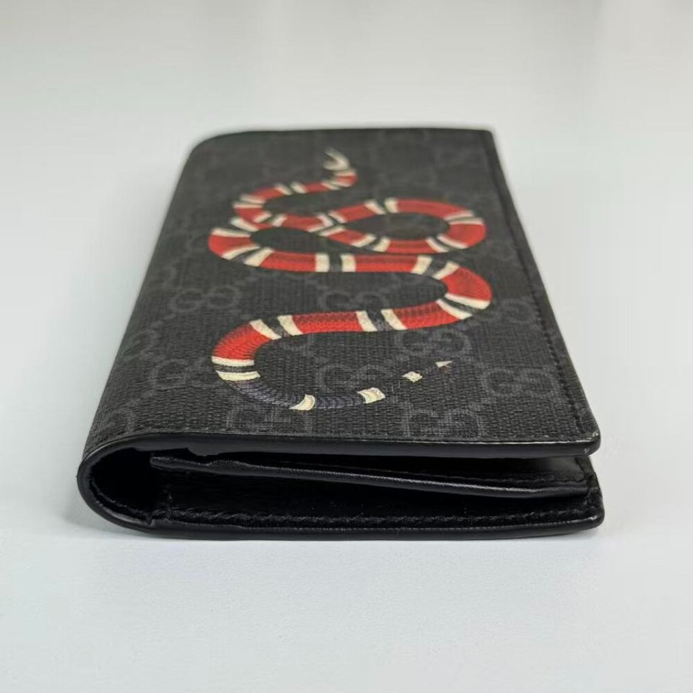 Gucci GG Logo Supreme Wallet with Iconic Red Snake Design - Picture 5 of 9